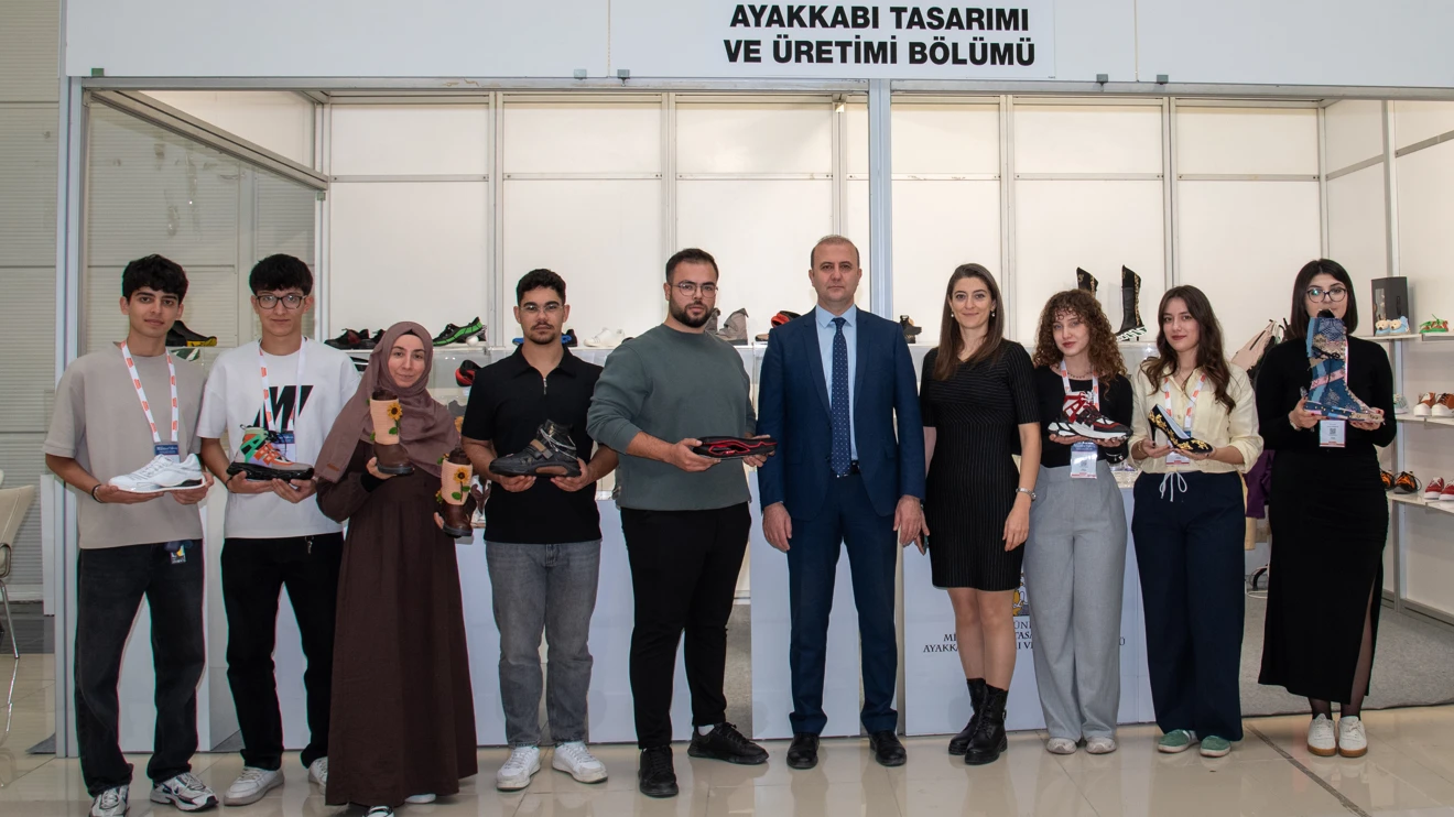 Selçuk Üniversitesinin özgün çalışmalarına Konya Ayakkabı Fuarı’nda yoğun ilgi